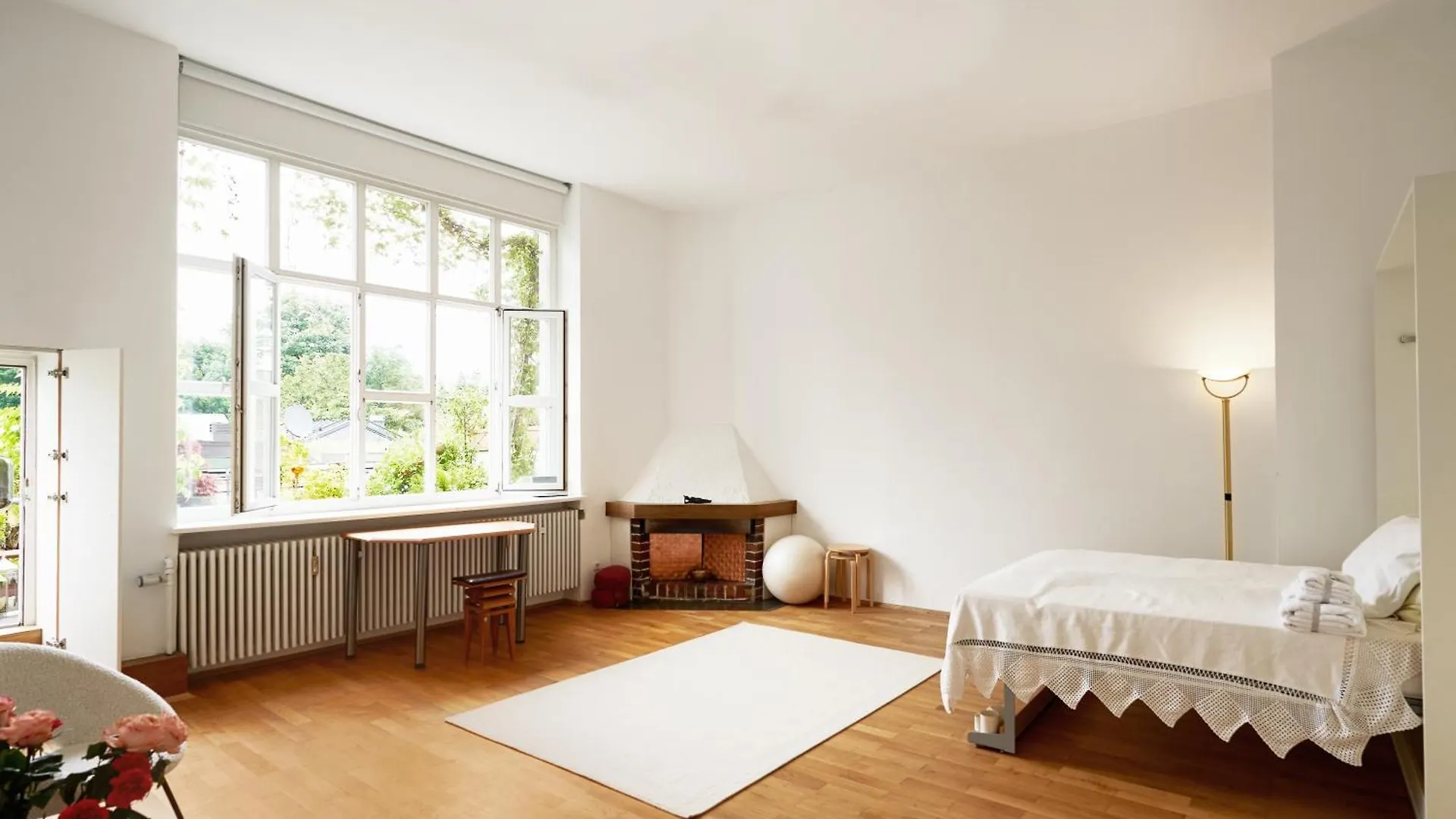 Rooftop Penthouse Appartment In Best Location contacts